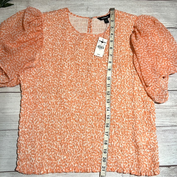 EXPRESS Printed Smocked Bodice Flutter Sleeve Top - Picture 14 of 16
